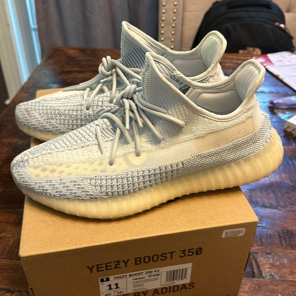 YEEZY CLOWHT SIZE 11 - Picture 5 of 6
